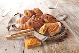 2 CROISSANTS + 2 PAINS AU CHOCOLAT + 2 CHAUSSONS AUX POMMES + 2 PAINS AUX RAISINS PUR BEURRE - SANS MARQUE en promo chez Auchan Hypermarché 2 CROISSANTS + 2 PAINS AU CHOCOLAT + 2 CHAUSSONS AUX POMMES + 2 PAINS AUX RAISINS PUR BEURRE - SANS MARQUE dans le catalogue Auchan Hypermarché