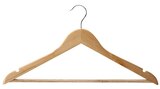 Lot de 6 cintres en bois courbés l. 45 cm en promo à 4,99 € chez Brico Dépôt Lot de 6 cintres en bois courbés l. 45 cm dans le catalogue Brico Dépôt