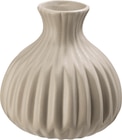 Keramikvase mit Rillen beige Typ A bei dm-drogerie markt im Prospekt "Aktuelle Angebote" für 3,25 €