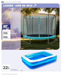 Offre Trampoline dans le catalogue Carrefour du moment à la page 12