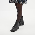 Promo Bottines à lacets en cuir noir femme à 34,99 € dans le catalogue La Halle à Ollioules
