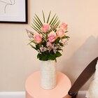 Bouquet de roses rouges et roses avec limonium rose à Carrefour dans Grand-Fougeray