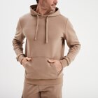 Sweat molleton à capuche hoodie taupe homme en promo chez La Halle Sweat molleton à capuche hoodie taupe homme dans le catalogue La Halle
