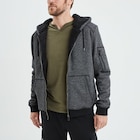 Promo Sweat zippé capuche doublé effet sherpa gris foncé homme à 31,99 € dans le catalogue La Halle à Proville