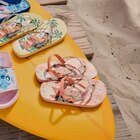 Tongs de plage Vaiana rose fille en promo chez La Halle Tongs de plage Vaiana rose fille dans le catalogue La Halle