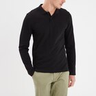 Polo manches longues en coton noir homme en promo chez La Halle Polo manches longues en coton noir homme dans le catalogue La Halle