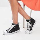 Baskets en toile montantes à lacets noir femme - LH en promo chez La Halle Baskets en toile montantes à lacets noir femme - LH dans le catalogue La Halle