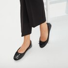 Ballerines vernies avec noeud noir femme en promo chez La Halle Ballerines vernies avec noeud noir femme dans le catalogue La Halle