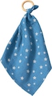 Kuscheltuch mit Sterne-Muster & mit Holzring, blau von ALANA für 4,50 € bei dm-drogerie markt im Angebot Kuscheltuch mit Sterne-Muster & mit Holzring, blau von ALANA im aktuellen dm-drogerie markt Prospekt
