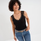 Promo Débardeur ajusté avec dentelle noir femme à 7,99 € dans le catalogue La Halle à Brignoles