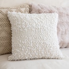 B&M Chasseneuil-du-Poitou - Promo Coussin GAËLLE Promo Coussin GAËLLE à 14,99 € dans le catalogue B&M à Chasseneuil-du-Poitou