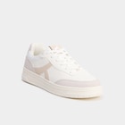 Promo Tennis basses à lacets semelle plate sable homme à 34,99 € dans le catalogue La Halle à Le Blanc