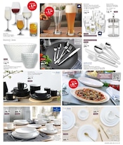 Aktueller Möbel Martin Prospekt mit Pizza, "Sessel & Sofas", Seite 9