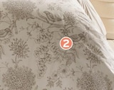 Parure housse de couette + 2 taies d'oreillers toile de jouy domedia dans le catalogue Intermarché Hyper