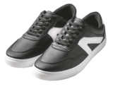 Damen und Herren Sneaker bei Woolworth im Haßloch Prospekt für 10,00 €