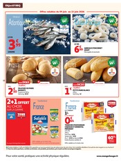 Promos Lait dans le catalogue "OFFRES DU MOMENT" de Auchan Hypermarché Lait en promo dans le catalogue Auchan Hypermarché à la page 16