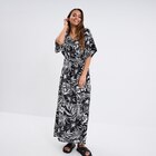 La Halle Fourmies - Promo Robe longue col en V manches courtes noir femme Promo Robe longue col en V manches courtes noir femme à 10,00 € dans le catalogue La Halle à Fourmies