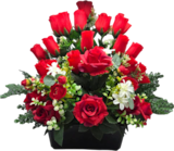 JARDINIÈRE FLEURIE ROSES & RENONCULES - SANSMARQUE en promo chez Auchan Hypermarché JARDINIÈRE FLEURIE ROSES & RENONCULES - SANSMARQUE dans le catalogue Auchan Hypermarché