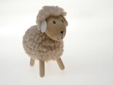 dm-drogerie markt Leer - Holzaufsteller Schaf mit Wolle, beige Angebot im Prospekt Holzaufsteller Schaf mit Wolle, beige bei dm-drogerie markt im Leer Prospekt für 4,45 €