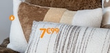 Coussin bi-matière à 7,99 € dans le catalogue B&M