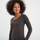 Promo T-shirt à manches longues gris foncé femme à 6,99 € dans le catalogue La Halle à Pusey