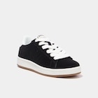 Tennis basses à lacets effet suédine noir garçon à 14,99 € dans le catalogue La Halle