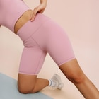 Short cycliste de sport taille haute mauve femme en promo chez La Halle Short cycliste de sport taille haute mauve femme dans le catalogue La Halle