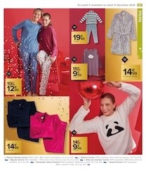 Offre Robe Femme dans le catalogue Carrefour du moment à la page 59