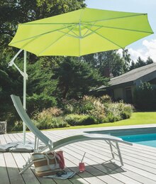 Parasol - Mr Bricolage Parasol à 49,90 € dans le catalogue Mr Bricolage "Une belle brochette de petits prix."