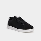 Baskets à lacets noir homme en promo chez La Halle Baskets à lacets noir homme dans le catalogue La Halle