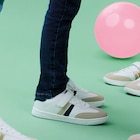 Promo Tennis basses à scratchs blanc garçon à 29,99 € dans le catalogue La Halle à Rueil-Malmaison