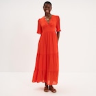 Robe longue fluide à volants orange foncé femme en promo chez La Halle Robe longue fluide à volants orange foncé femme dans le catalogue La Halle