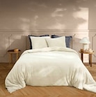 Parure de lit Helena bouclette housse de couette 240x220cm & 2 taies d’oreiller 63x63cm en promo chez Maxi Bazar Sucy-en-Brie à 29,99 €