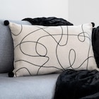 B&M Trignac - Promo Coussin line art 60x40cm avec po Promo Coussin line art 60x40cm avec po à 9,99 € dans le catalogue B&M à Trignac