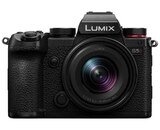 LUMIX S5D + 18-40mm F/4.5-6.3 von Panasonic im aktuellen Kamera Express Prospekt für 