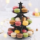 Macarons avec présentoir en promo chez Super U Alençon à 9,90 €