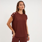 T-shirt gaufré col rond avec boutons bordeaux femme en promo chez La Halle T-shirt gaufré col rond avec boutons bordeaux femme dans le catalogue La Halle