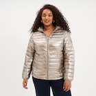 Doudoune déperlante métallisée à capuche jaune or femme grande taille - La Halle à Levallois-Perret Doudoune déperlante métallisée à capuche jaune or femme grande taille en promo chez La Halle Levallois-Perret à 29,99 €