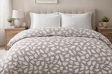 Couette légère imprimée blanrêve - BLANREVE - Auchan Hypermarché à Noisy-le-Grand Couette légère imprimée blanrêve - BLANREVE en promo chez Auchan Hypermarché Noisy-le-Grand à 9,95 €