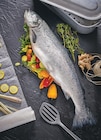 Saumon entier vidé en promo chez Intermarché Super Issy-les-Moulineaux à 8,49 €