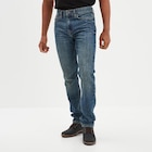 Jeans straight denim 5 poches denim dirty homme en promo chez La Halle Jeans straight denim 5 poches denim dirty homme dans le catalogue La Halle