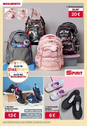Hallenschuhe im Woolworth Prospekt "Aktuelle Angebote" auf Seite 6