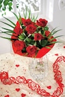 Promo Bouquet 7 Roses 50 cm Rouge avec Feuillages à 6,99 € dans le catalogue Intermarché Express à Nice