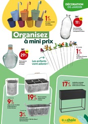 Vase Angebote im Prospekt "BIEN DEHORS À MINI PRIX" von Maxi Bazar auf Seite 17
