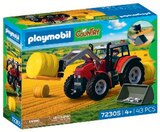Tracteur fourche à paille à Super U dans Bégrolles-en-Mauges Tracteur fourche à paille à Super U dans Bégrolles-en-Mauges