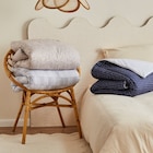 Promo Couette basic imprimée à 10,99 € dans le catalogue Carrefour à Coucy