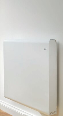RADIATEUR À INERTIE SÈCHE "IRIYA" CONNECTÉ à Brico Dépôt dans Mazeley RADIATEUR À INERTIE SÈCHE "IRIYA" CONNECTÉ à Brico Dépôt dans Mazeley
