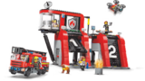 Le caserne et le camion de pompiers - LEGO dans le catalogue JouéClub