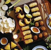 Plateau assortiment asiatique - Casino Supermarchés à Mulhouse Plateau assortiment asiatique en promo chez Casino Supermarchés Mulhouse à 6,90 €