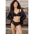 Soutien-gorge "Generous" - DIM en promo chez Carrefour Soutien-gorge "Generous" - DIM dans le catalogue Carrefour